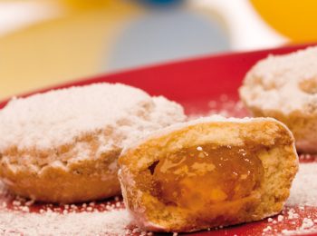 Tortine di frolla farcite di frutta