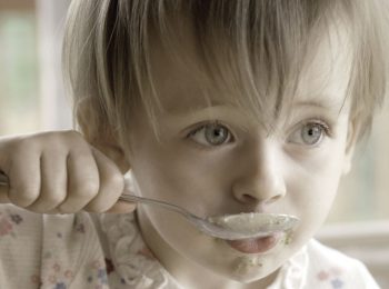 Tra cibo e memoria: i genitori raccontano gli alimenti più amati dell’infanzia