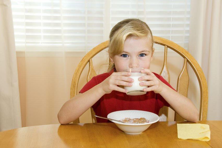 cosa fare se il bimbo non vuole mangiare a colazione