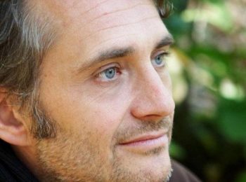 Dobbiamo crescere figli “incontrollati e liberi” | Intervista ad Andreas Weber