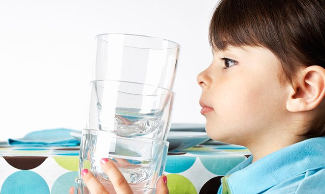 Crescere nella cura: perché lasciar fare ai bambini è un atto d’amore