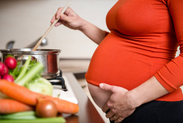 Alimentazione in gravidanza, sappiamo proprio tutto?