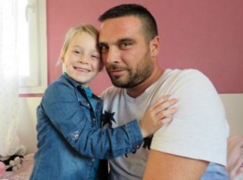 I colleghi gli regalano le loro ferie per seguire le cure della figlia