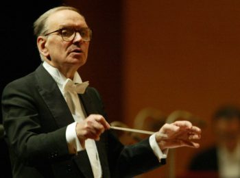 Morricone attacca: “la musica a scuola non va, e basta col flauto”