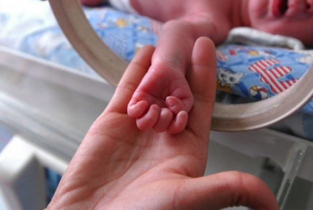 Un congedo parentale più lungo per le mamme dei prematuri
