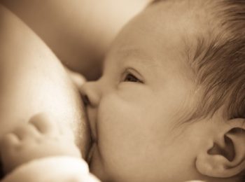 Ad allattare bene te lo insegnano le mamme!