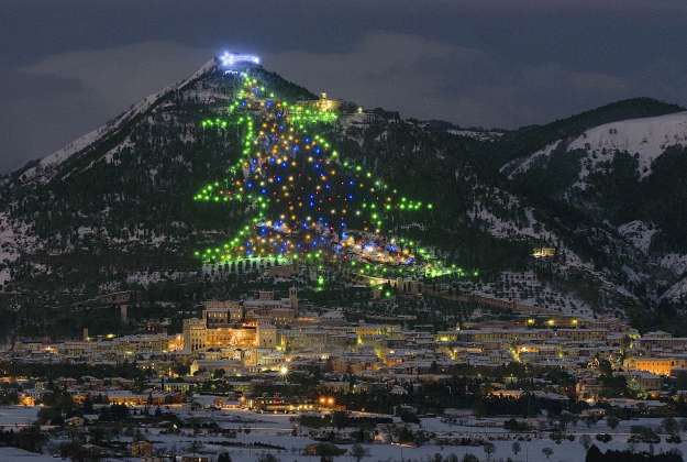 A Gubbio per l’albero di Natale più grande del mondo