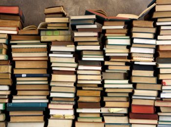 A Polla il libro è “sospeso”