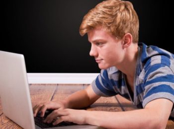 L’Unione Europea dice NO a Facebook per gli under 16