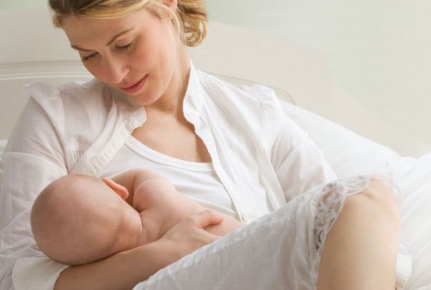 Latte materno: favorisce lo sviluppo cerebrale e protegge la salute di mamma e bambino