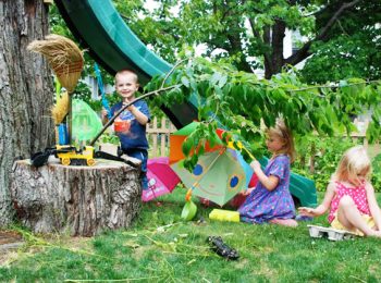 Fate giocare i bambini in giardino!
