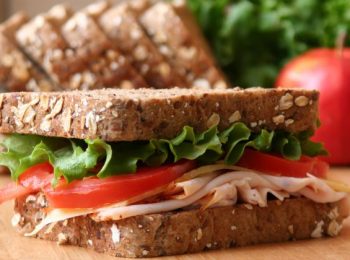 Panino a scuola al posto della mensa scolastica: è boom