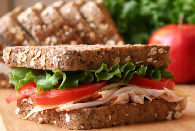 Panino a scuola al posto della mensa scolastica: è boom