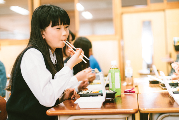 Come è il pranzo a scuola per i bambini nel mondo