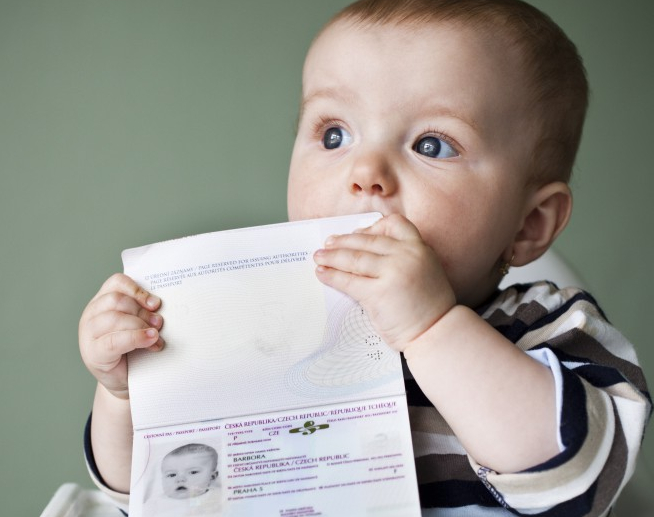 In aereo coi bambini: i documenti per viaggiare