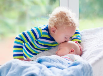 Tesoro, ti presento il fratellino: la gelosia del figlio maggiore