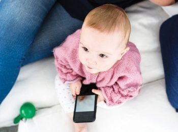 Cellulari, tablet e wi-fi: l’elettromagnetismo fa male ai bambini?