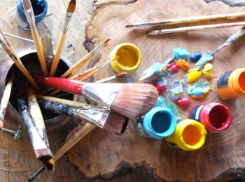 Lab pittura dal vivo nel frutteto