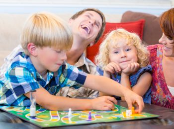 Giochiamo insieme: giochi di società con i bambini