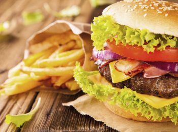 Hamburger e patatine a modo nostro