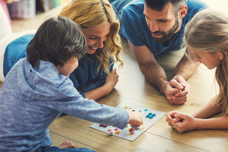 Giochiamo insieme: giochi di società con i bambini