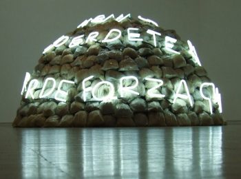 Mario Merz: igloo e scritte luminose
