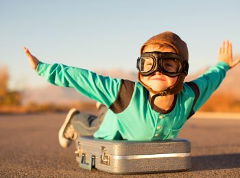 8 idee per volare tranquilli con i bambini