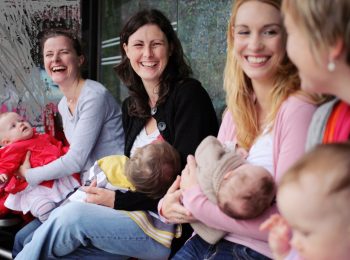 Gruppo mamma-bambino in casa maternità