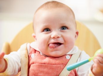 I primi cibi solidi per i bambini allattati