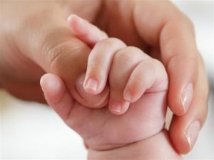 GG a casa con il neonato dopo il parto2