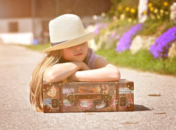 La valigia delle vacanze: nove consigli per viaggiare (leggeri) con i bambini