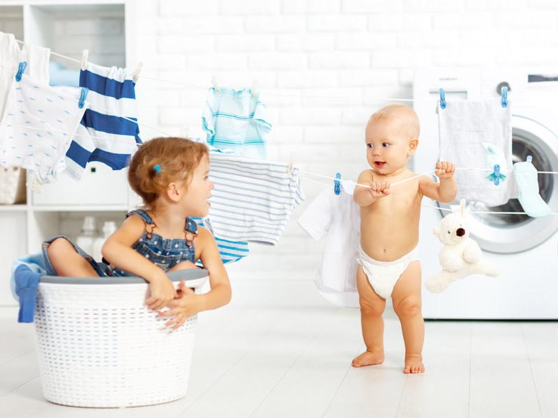 Faccende domestiche: cosa possono fare i bambini e perché