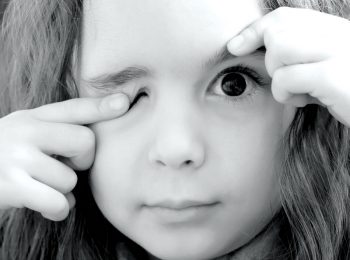 La ptosi palpebrale congenita: quando la palpebra non si apre completamente