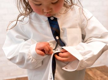 Vestirsi da soli: aiutiamo i bambini a conquistare l’autonomia