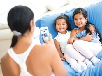 Postare foto dei bambini. Si fa con amore e rispetto, mai con leggerezza