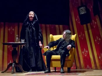 Teatro Colla con le sue marionette sul palco di dicembre