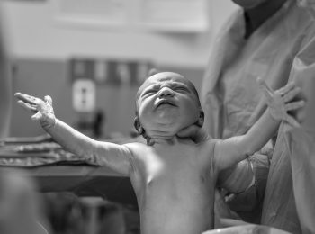 Il parto naturale e quei batteri della mamma che fanno bene al neonato
