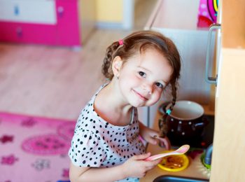 La cucina giocattolo, un gioco da bambini (e non solo da bambine)