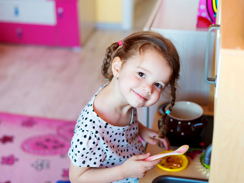 La cucina giocattolo, un gioco da bambini (e non solo da bambine)