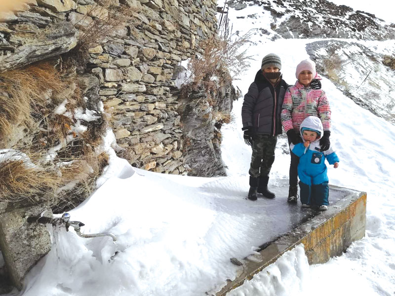 Famiglia e homeschooling: come si vive in un rifugio di montagna