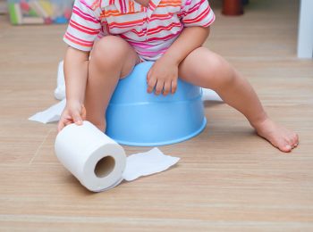 Pipì da soli, meglio il vasino o riduttore? Un vero dilemma!