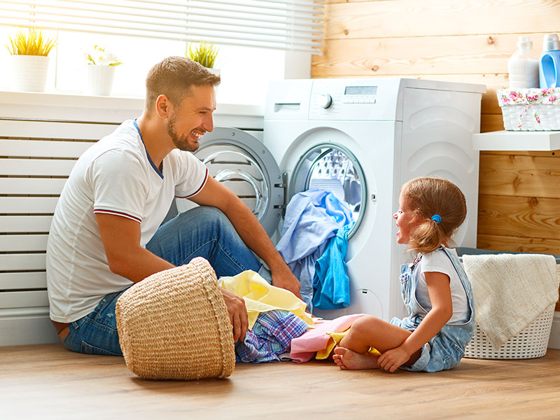 Gli uomini collaborativi in casa sono più felici