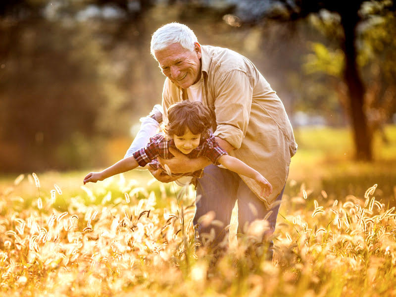 La Svezia riconosce lo stipendio ai nonni che si prendono cura dei nipoti