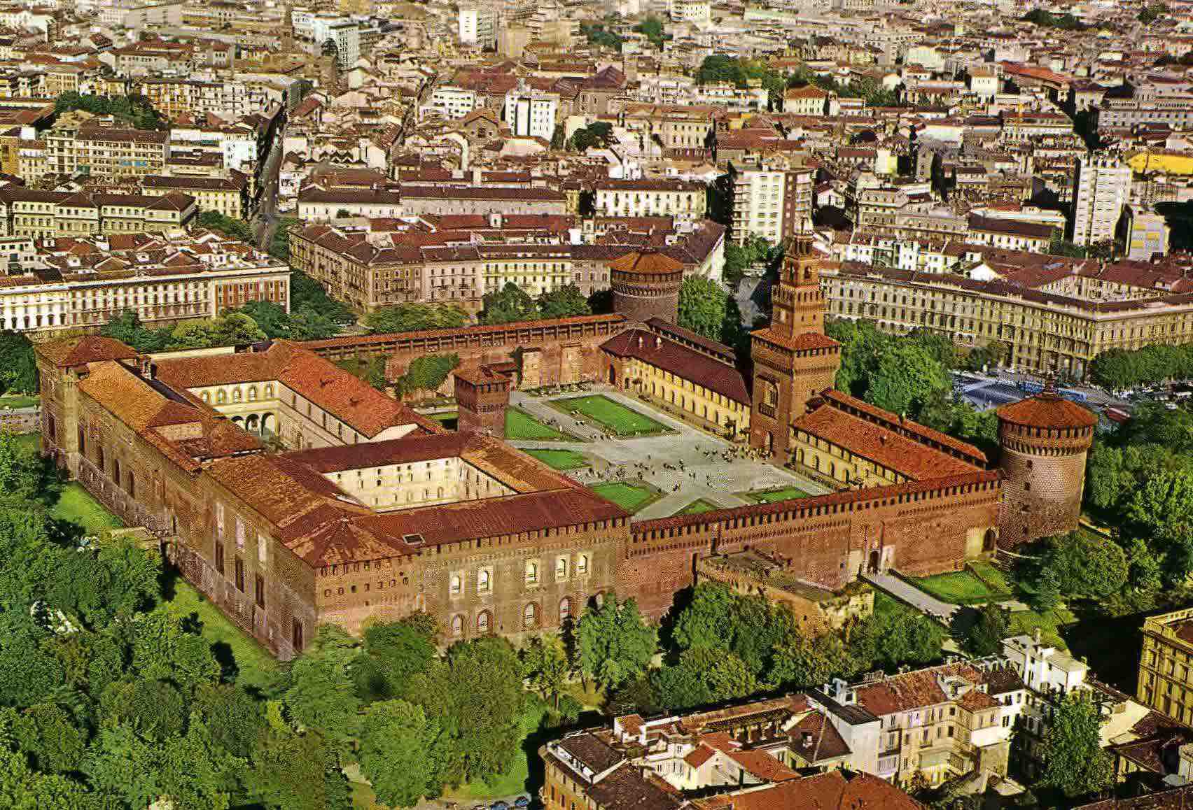 GG castello sforzesco ad aprile