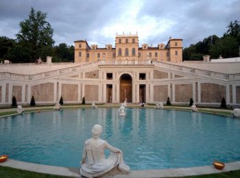Quella villa ai piedi della collina