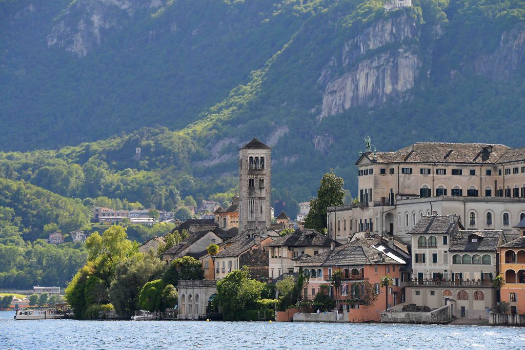 Lago con bambini