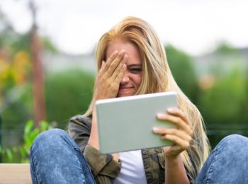 Troppi schermi e occhi sempre più stressati