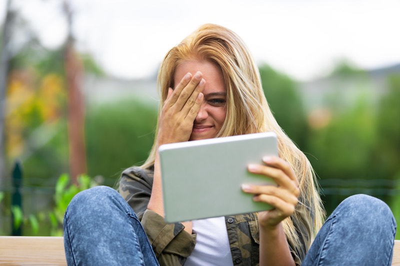 Troppi schermi e occhi sempre più stressati 