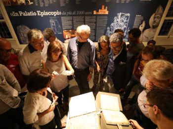 Al Museo del Tesoro del Duomo di Vercelli novembre è lettura