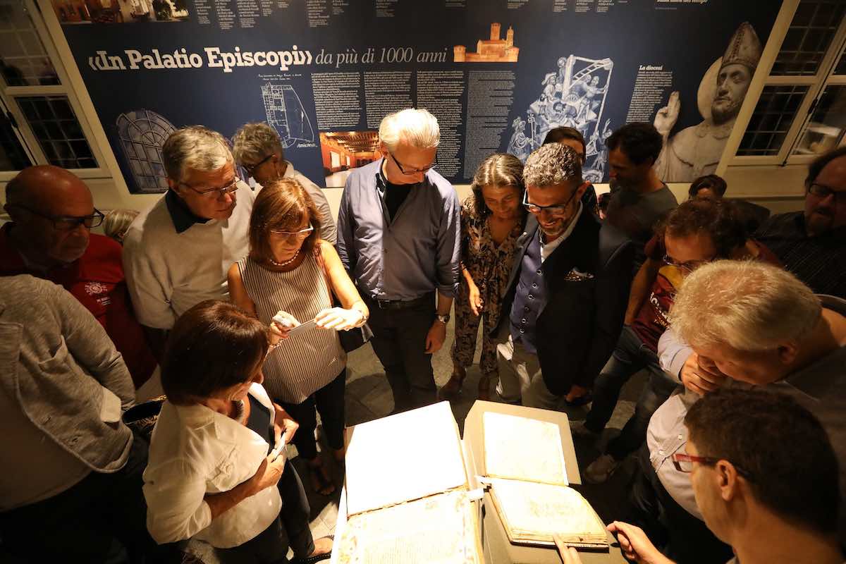 Al Museo del Tesoro del Duomo di Vercelli novembre è lettura